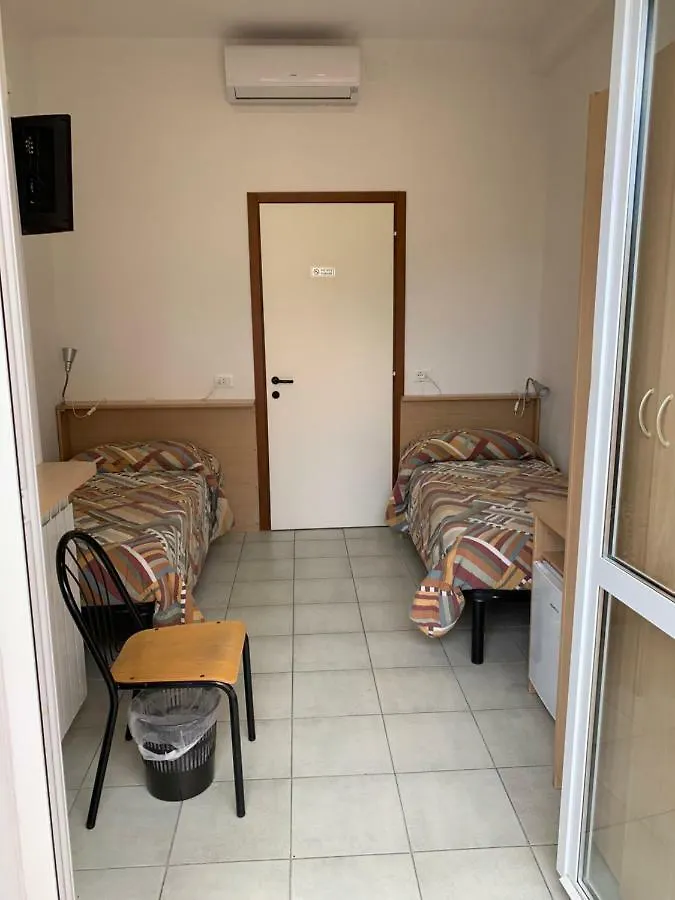 Gasthuis Baia Dei Gabbiani Hotel San Lorenzo al Mare Italië